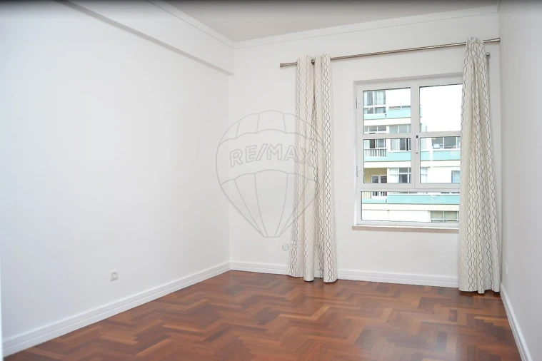 Apartamento T2 para Arrendamento em Benfica Foto 11