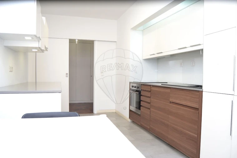 Apartamento T2 para Arrendamento em Benfica Foto 3