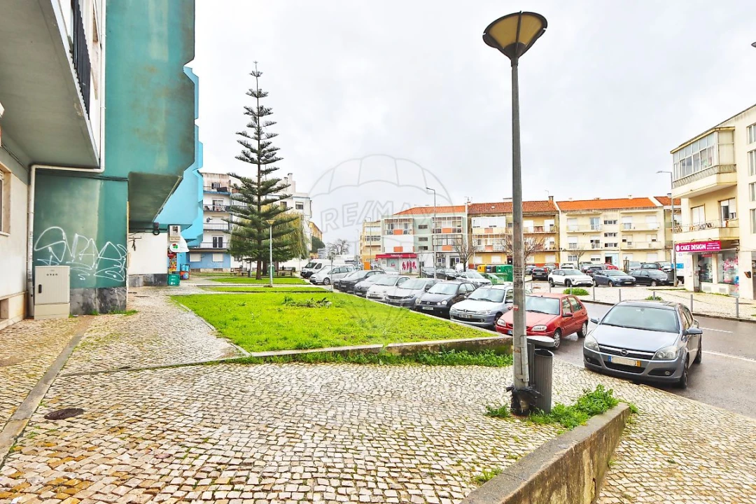 Apartamento T1 para Venda em Algueirão-Mem Martins Foto 16