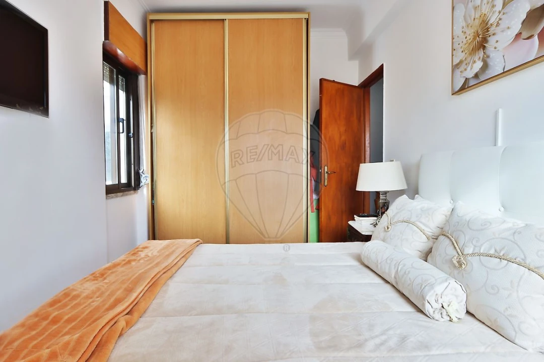 Apartamento T1 para Venda em Algueirão-Mem Martins Foto 12