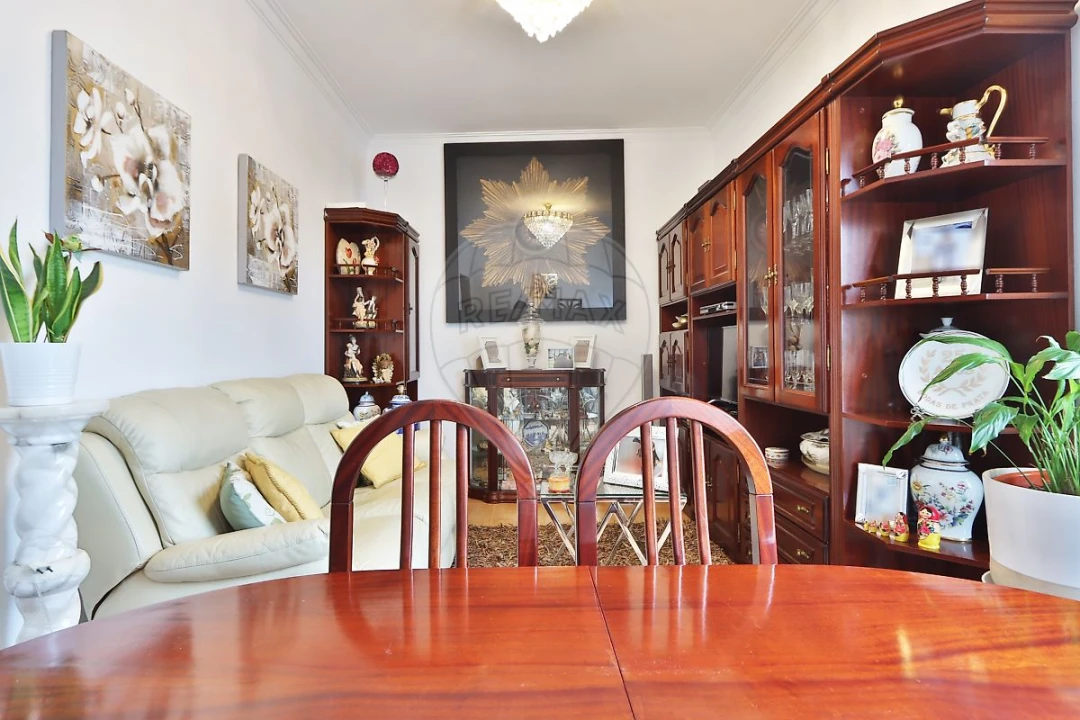 Apartamento T1 para Venda em Algueirão-Mem Martins Foto 2