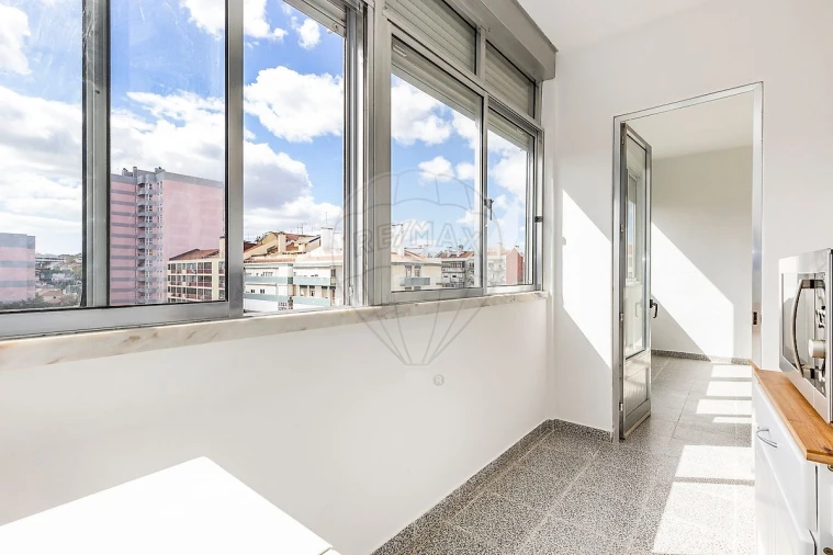 Apartamento T1 para Arrendamento em Benfica Foto 8