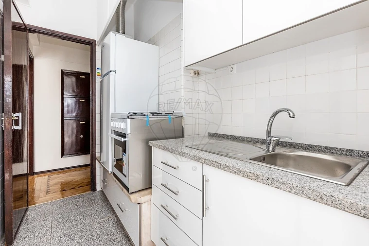 Apartamento T1 para Arrendamento em Benfica Foto 6