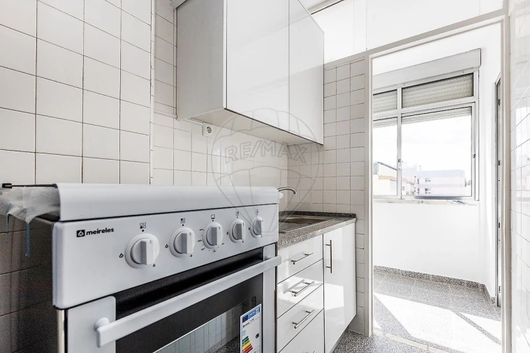 Apartamento T1 para Arrendamento em Benfica