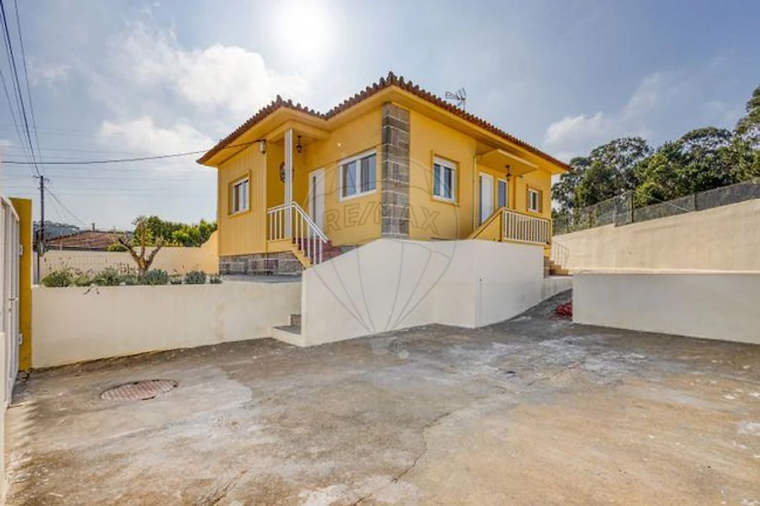 Moradia T3 para Venda em Serzedo e Perosinho Foto 1