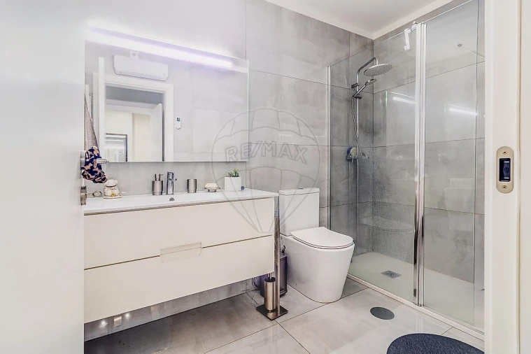 Apartamento T2 para Arrendamento em Fânzeres e São Pedro da Cova Foto 17