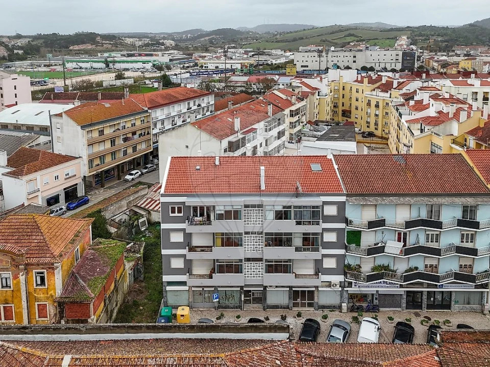 Apartamento T1 para Arrendamento em Santa Maria, São Pedro e Matacães Foto 2