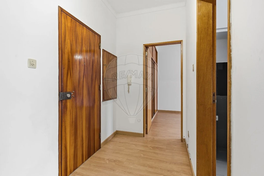 Apartamento T1 para Arrendamento em Santa Maria, São Pedro e Matacães Foto 16