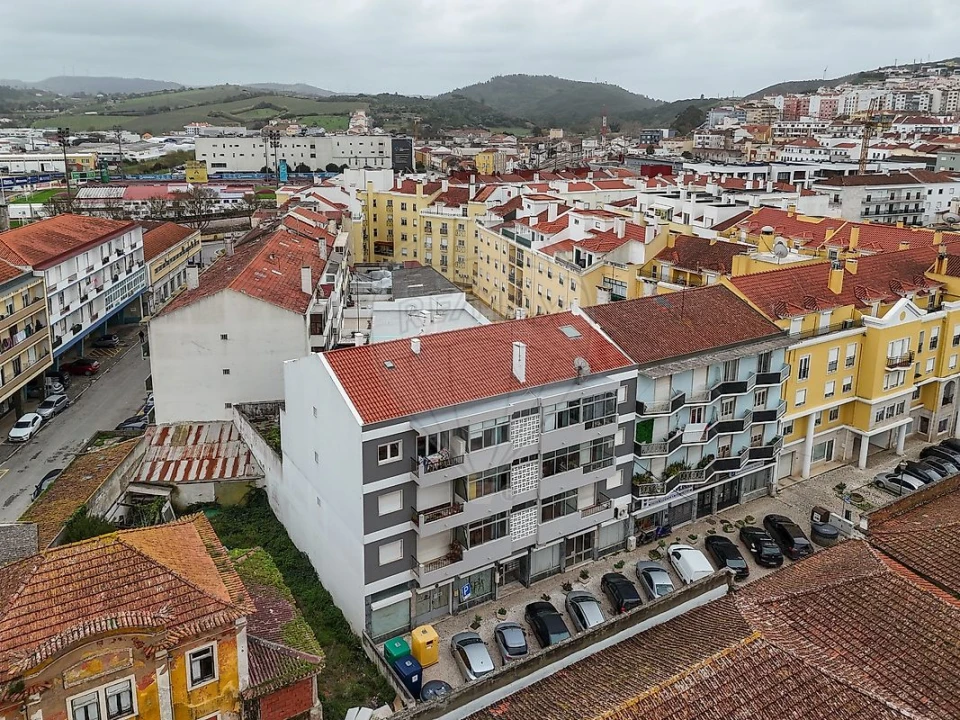 Apartamento T1 para Arrendamento em Santa Maria, São Pedro e Matacães Foto 4