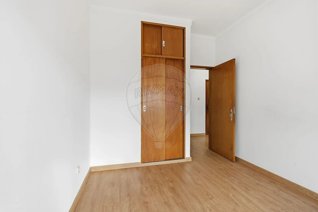 Apartamento T1 para Arrendamento em Santa Maria, São Pedro e Matacães Foto 20