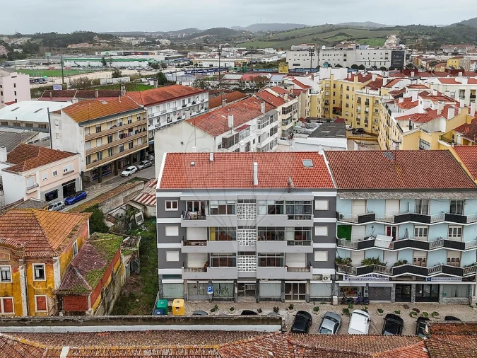 Apartamento T1 para Arrendamento em Santa Maria, São Pedro e Matacães Foto 2
