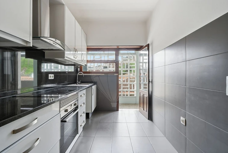 Apartamento T1 para Arrendamento em Santa Maria, São Pedro e Matacães Foto 23