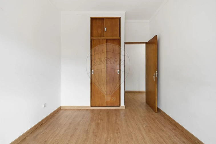 Apartamento T1 para Arrendamento em Santa Maria, São Pedro e Matacães Foto 21