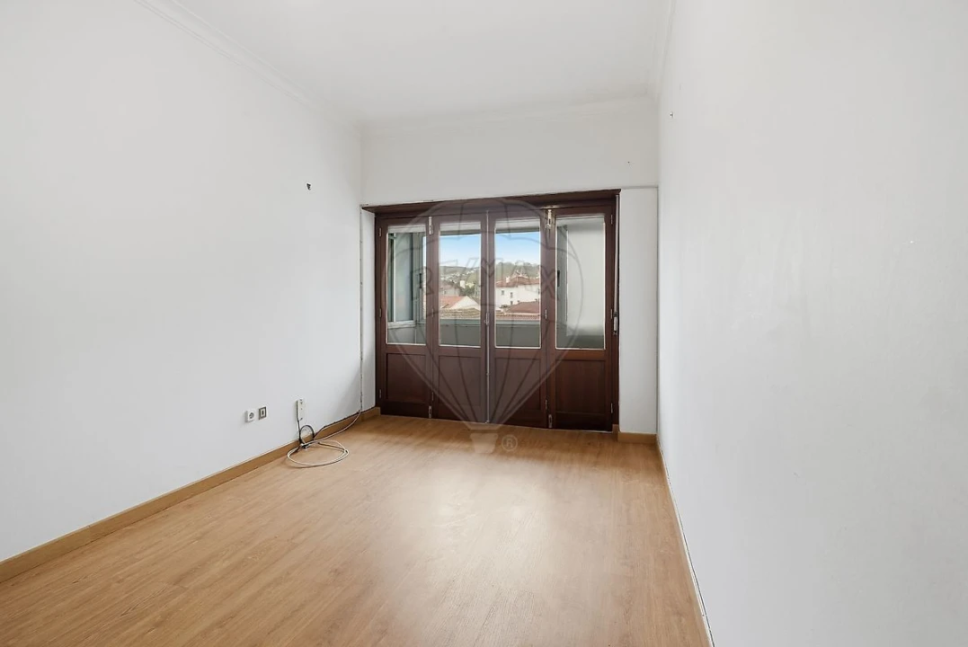 Apartamento T1 para Arrendamento em Santa Maria, São Pedro e Matacães Foto 12