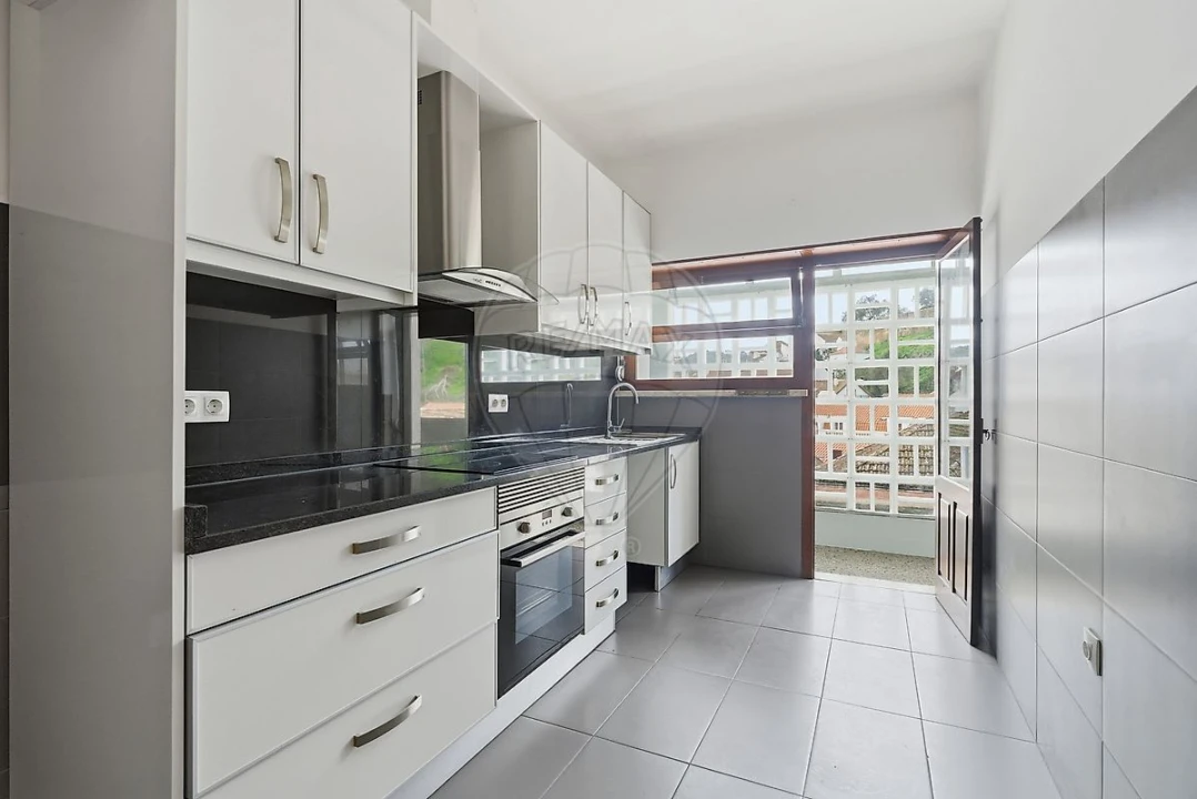 Apartamento T1 para Arrendamento em Santa Maria, São Pedro e Matacães Foto 22