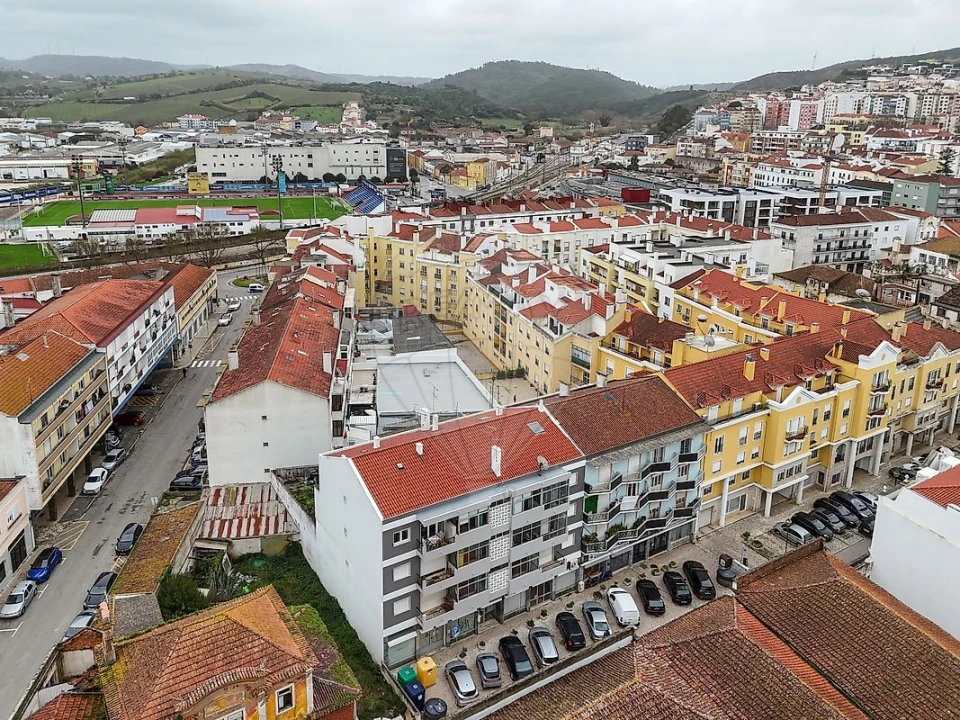 Apartamento T1 para Arrendamento em Santa Maria, São Pedro e Matacães Foto 1