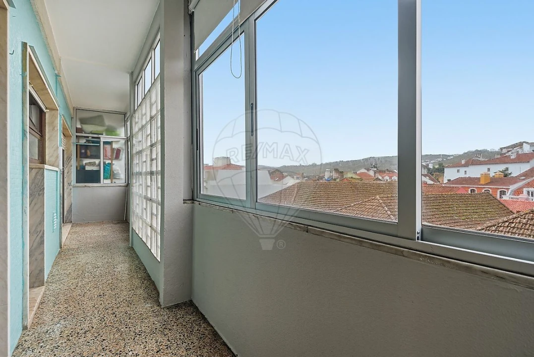 Apartamento T1 para Arrendamento em Santa Maria, São Pedro e Matacães Foto 25