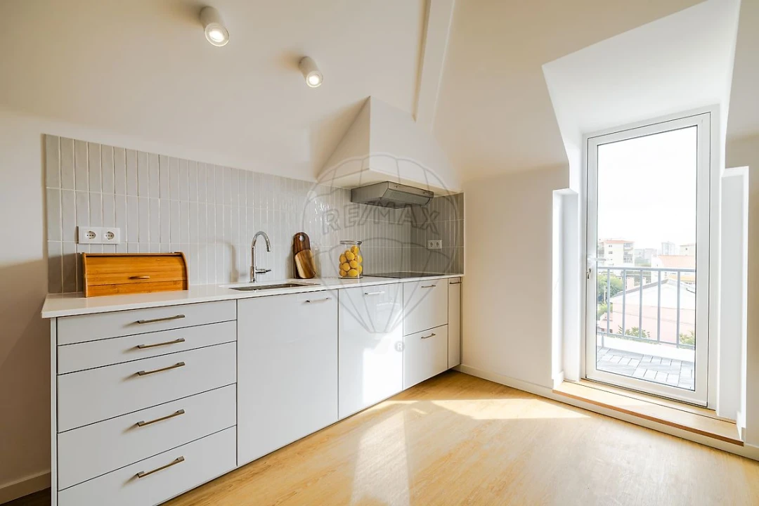 Apartamento T3 para Arrendamento em Carcavelos e Parede Foto 8