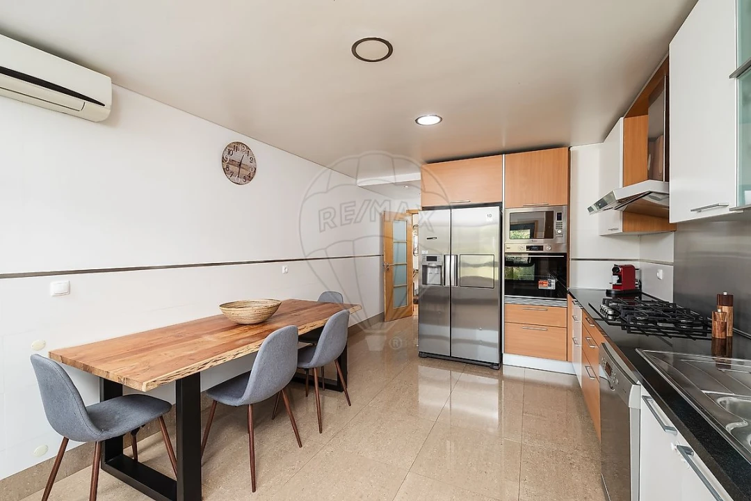 Apartamento T4 para Venda em Póvoa de Santa Iria e Forte da Casa Foto 9