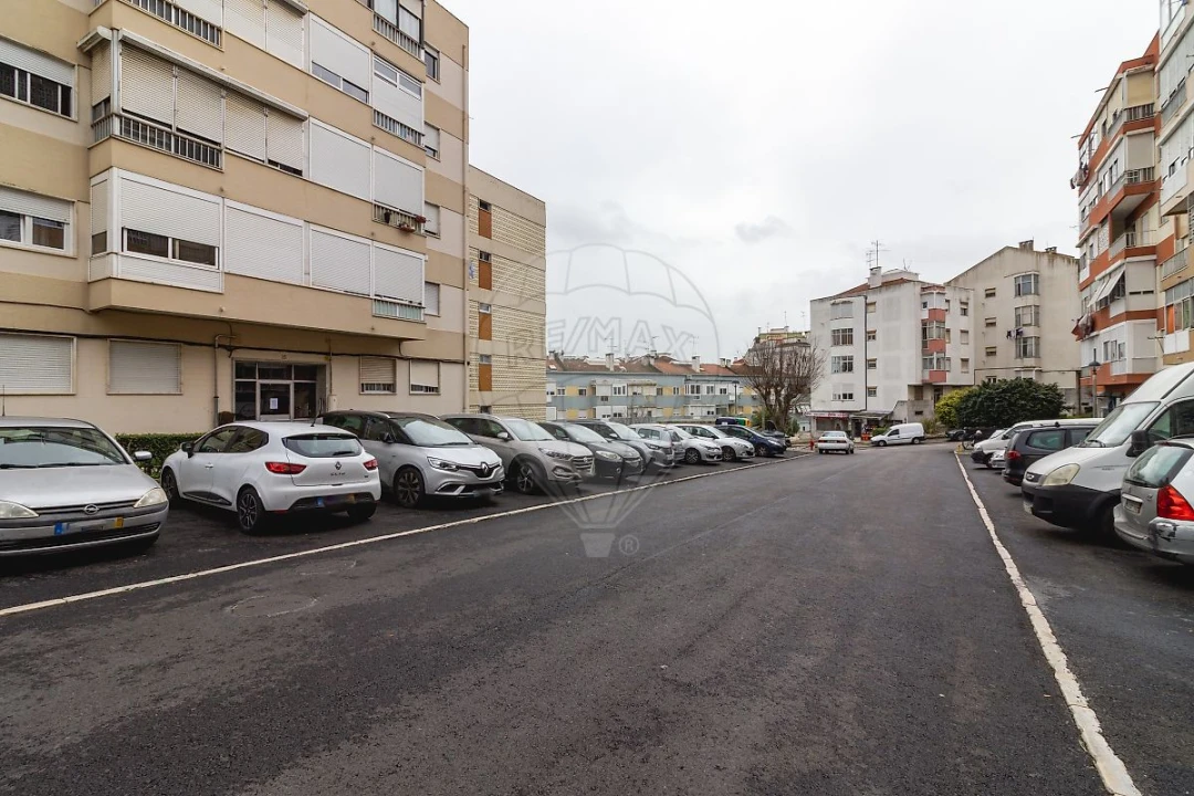 Apartamento T1 para Venda em Póvoa de Santo Adrião e Olival Basto Foto 16