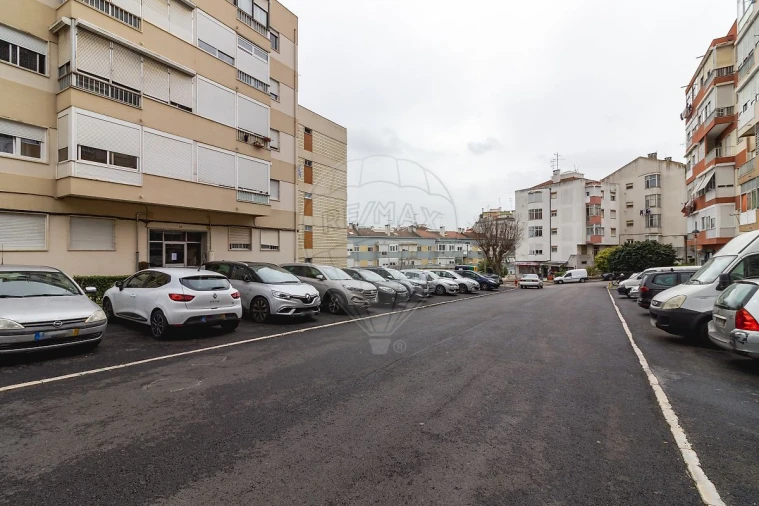 Apartamento T1 para Venda em Póvoa de Santo Adrião e Olival Basto Foto 16