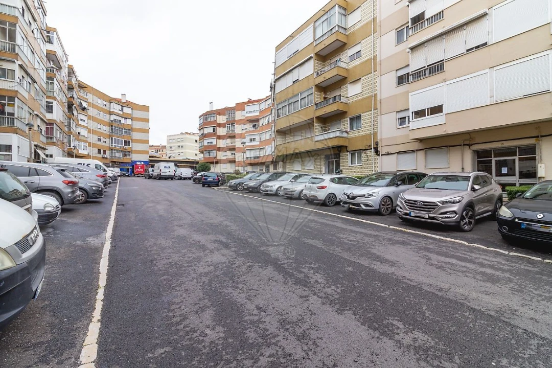 Apartamento T1 para Venda em Póvoa de Santo Adrião e Olival Basto Foto 17