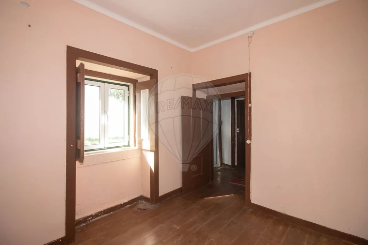 Moradia T3 para Venda em Santo Quintino Foto 8