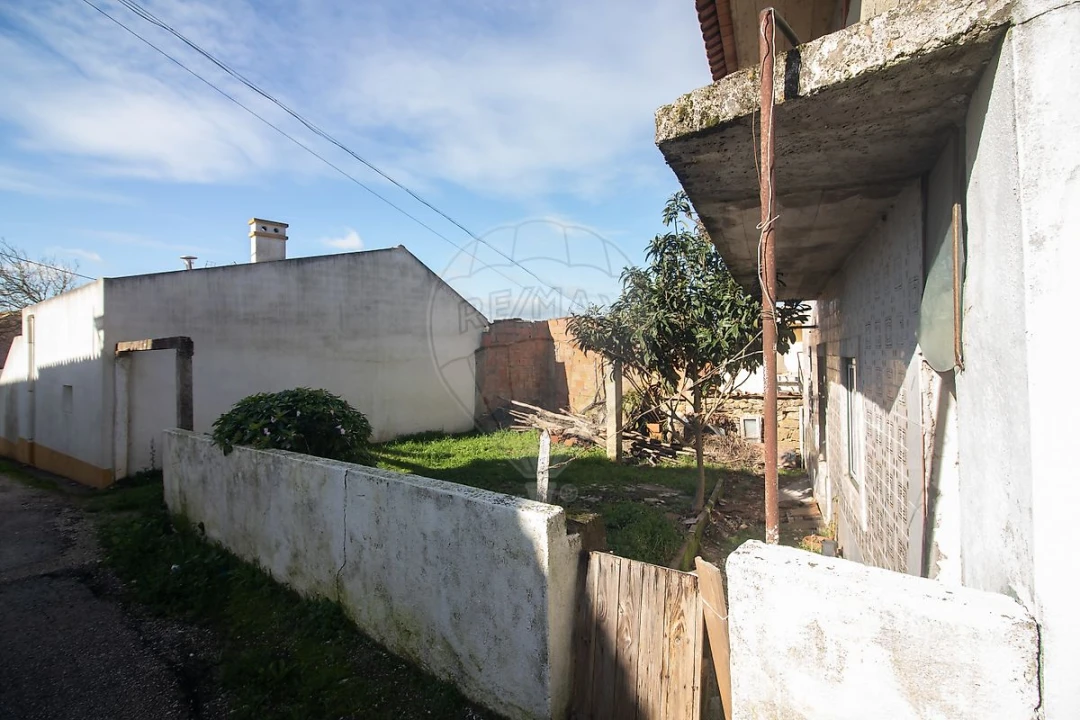 Moradia T3 para Venda em Santo Quintino Foto 2