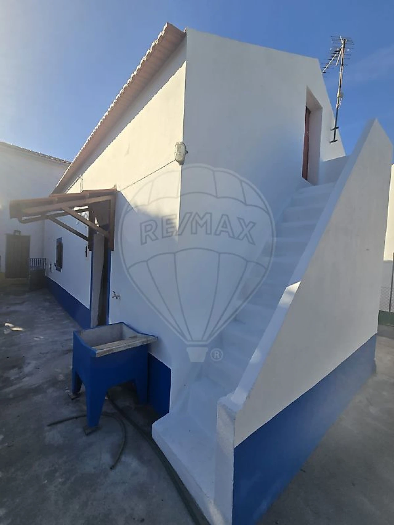 Moradia T2 para Venda em Santa Maria do Castelo e Santiago e Santa Susana Foto 1