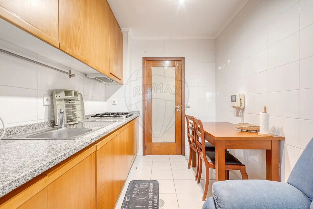 Apartamento T2 para Arrendamento em Paranhos Foto 12