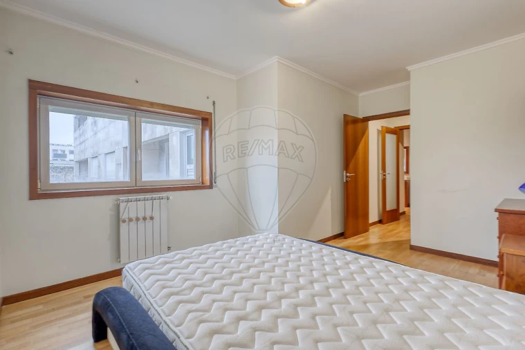 Apartamento T2 para Arrendamento em Paranhos Foto 7