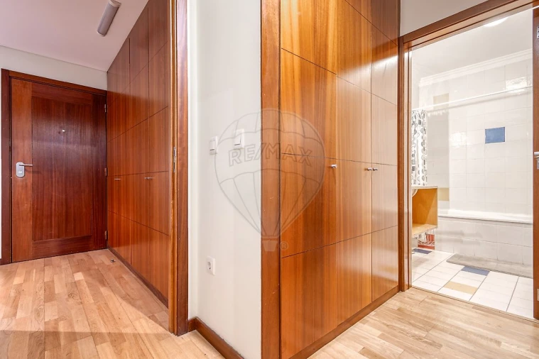 Apartamento T2 para Arrendamento em Paranhos Foto 9