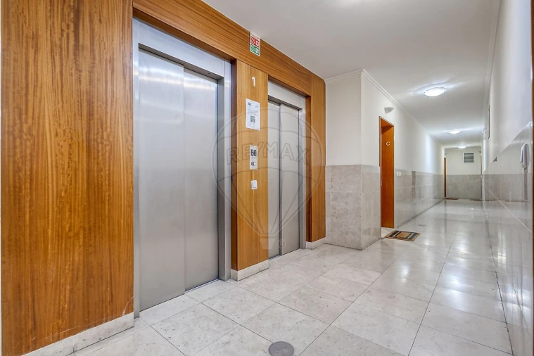 Apartamento T2 para Arrendamento em Paranhos Foto 3