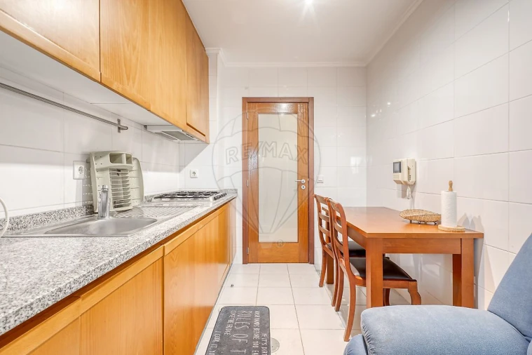 Apartamento T2 para Arrendamento em Paranhos Foto 12