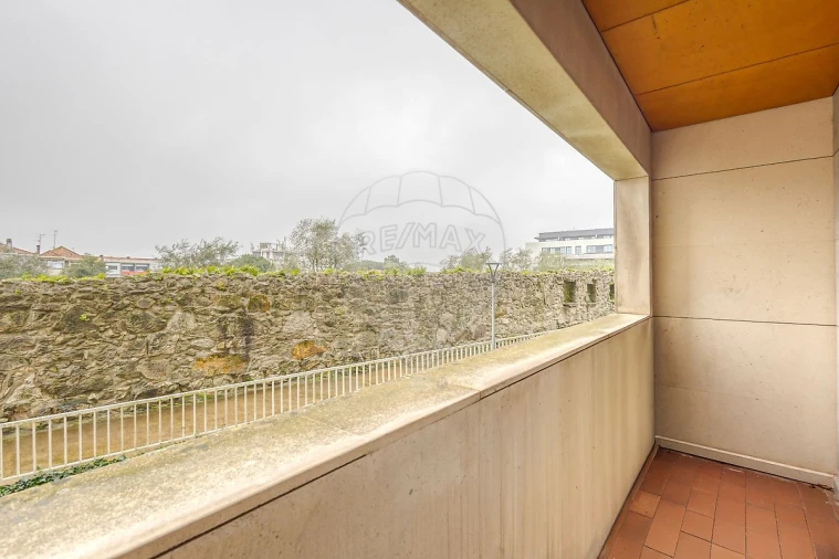 Apartamento T2 para Arrendamento em Paranhos Foto 17