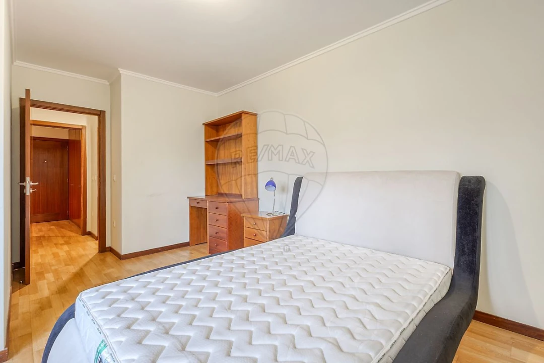 Apartamento T2 para Arrendamento em Paranhos Foto 8