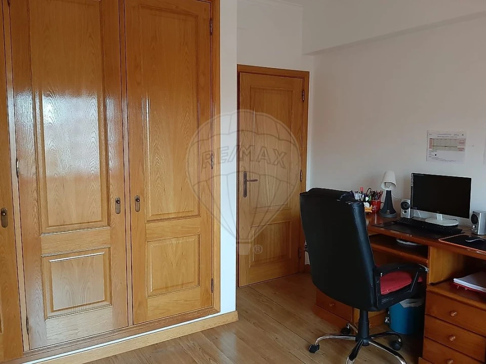 Apartamento T4 para Venda em Póvoa de Santa Iria e Forte da Casa Foto 37