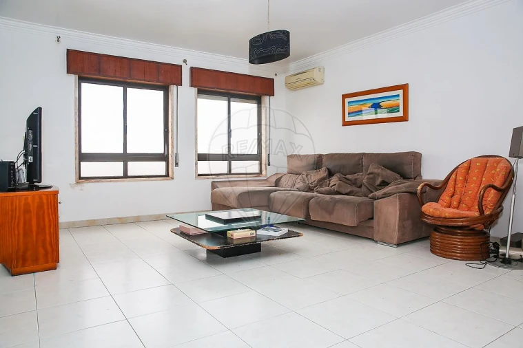 Apartamento T2 para Venda em Alverca do Ribatejo e Sobralinho Foto 2