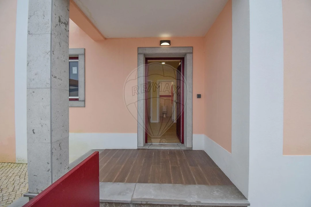 Moradia T3 para Venda em Santa Maria e São Miguel, São Martinho, São Pedro Penaferrim Foto 3