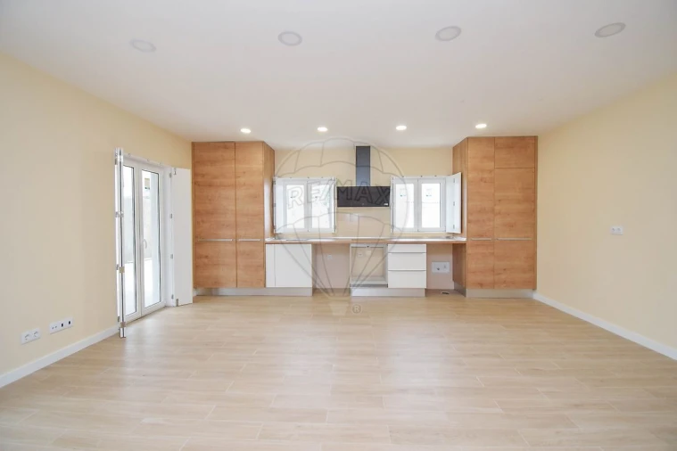 Moradia T3 para Venda em Santa Maria e São Miguel, São Martinho, São Pedro Penaferrim Foto 13