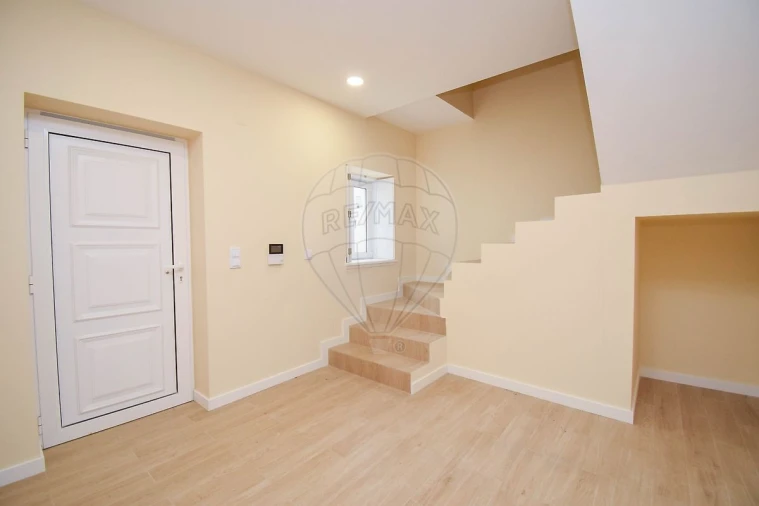 Moradia T3 para Venda em Santa Maria e São Miguel, São Martinho, São Pedro Penaferrim Foto 4