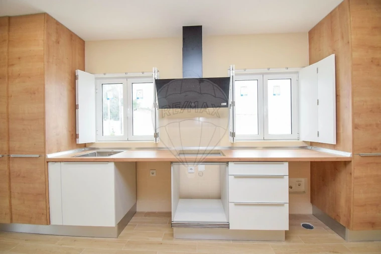 Moradia T3 para Venda em Santa Maria e São Miguel, São Martinho, São Pedro Penaferrim Foto 14