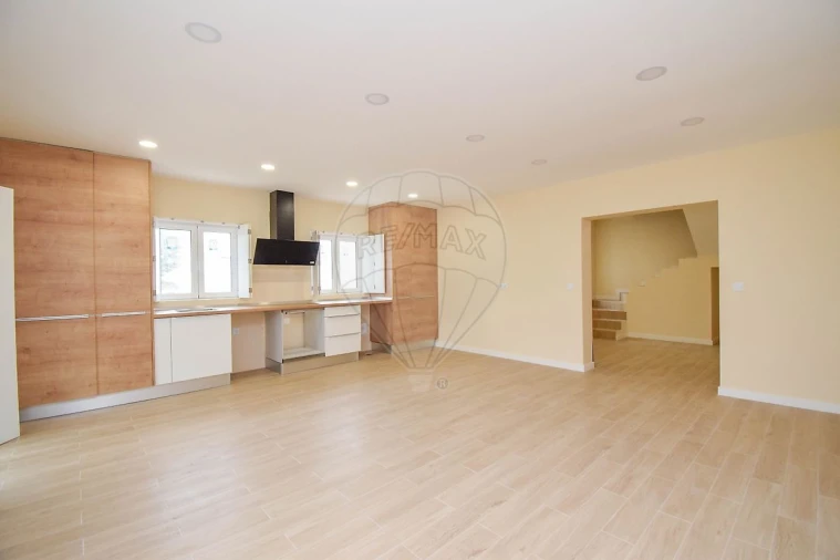 Moradia T3 para Venda em Santa Maria e São Miguel, São Martinho, São Pedro Penaferrim Foto 11