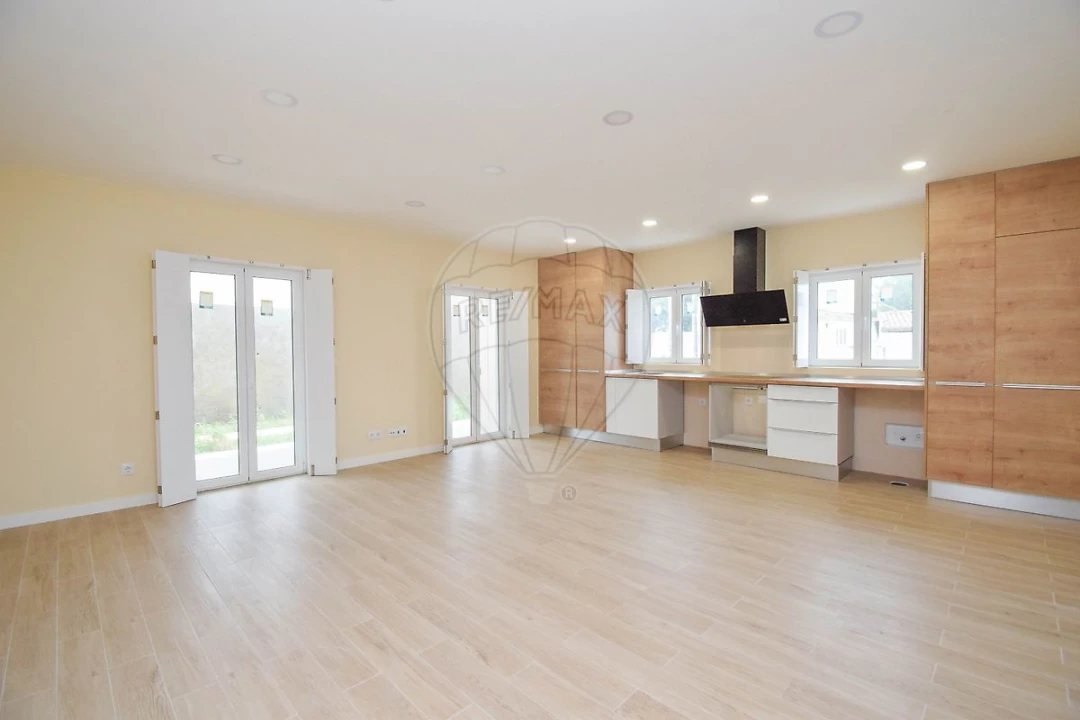 Moradia T3 para Venda em Santa Maria e São Miguel, São Martinho, São Pedro Penaferrim Foto 12