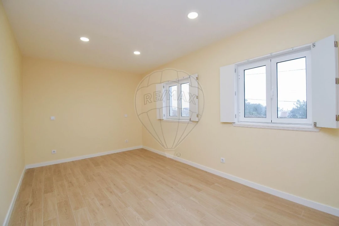 Moradia T3 para Venda em Santa Maria e São Miguel, São Martinho, São Pedro Penaferrim Foto 9