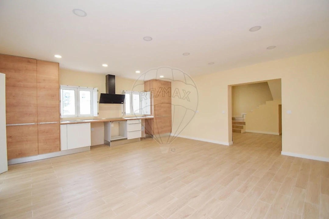 Moradia T3 para Venda em Santa Maria e São Miguel, São Martinho, São Pedro Penaferrim Foto 11