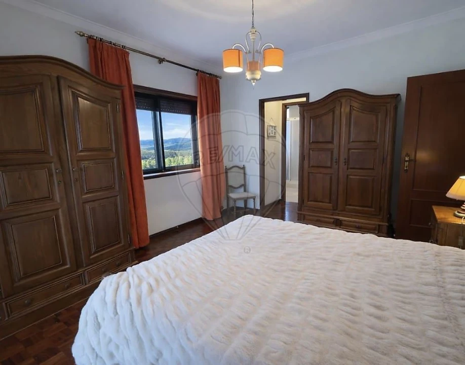 Moradia T4 para Venda em Castêlo da Maia Foto 4