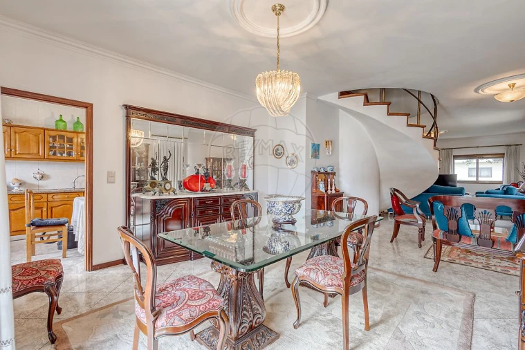 Moradia T4 para Venda em Cidade da Maia Foto 12