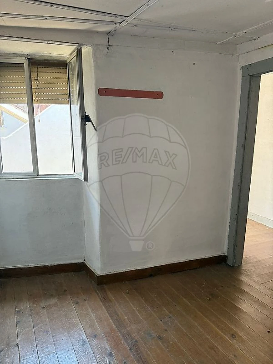 Moradia T3 para Venda em Ceira Foto 9