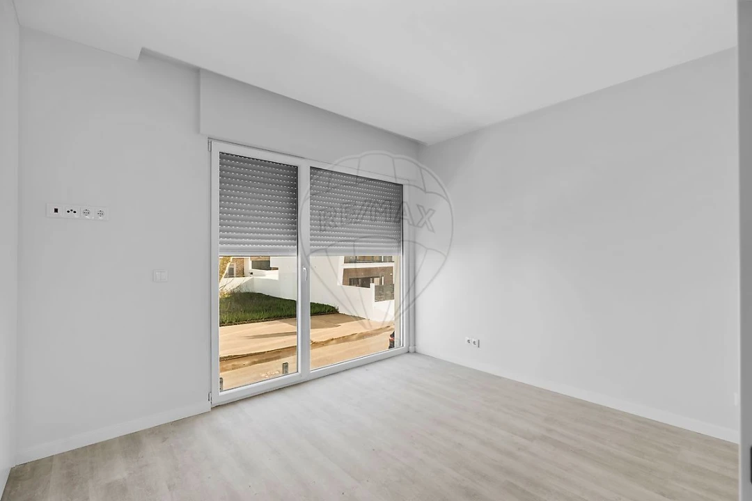 Moradia T3 para Venda em São Domingos de Rana Foto 34